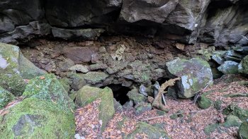 本栖風穴(もとすふうけつ)