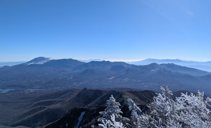 ⑦ 四阿山頂の眺め